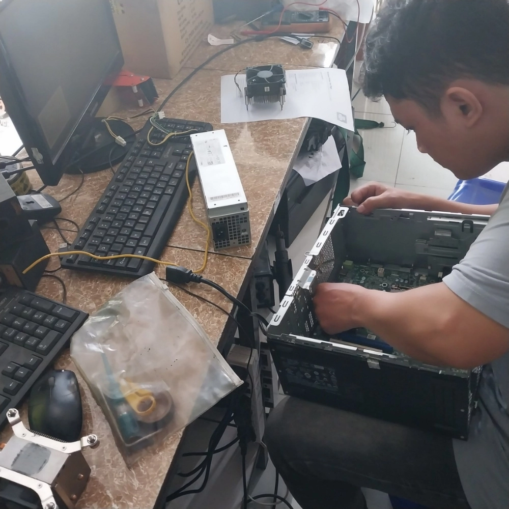 Kỹ Thuật vi&ecirc;n xử l&yacute; lỗi m&aacute;y t&iacute;nh